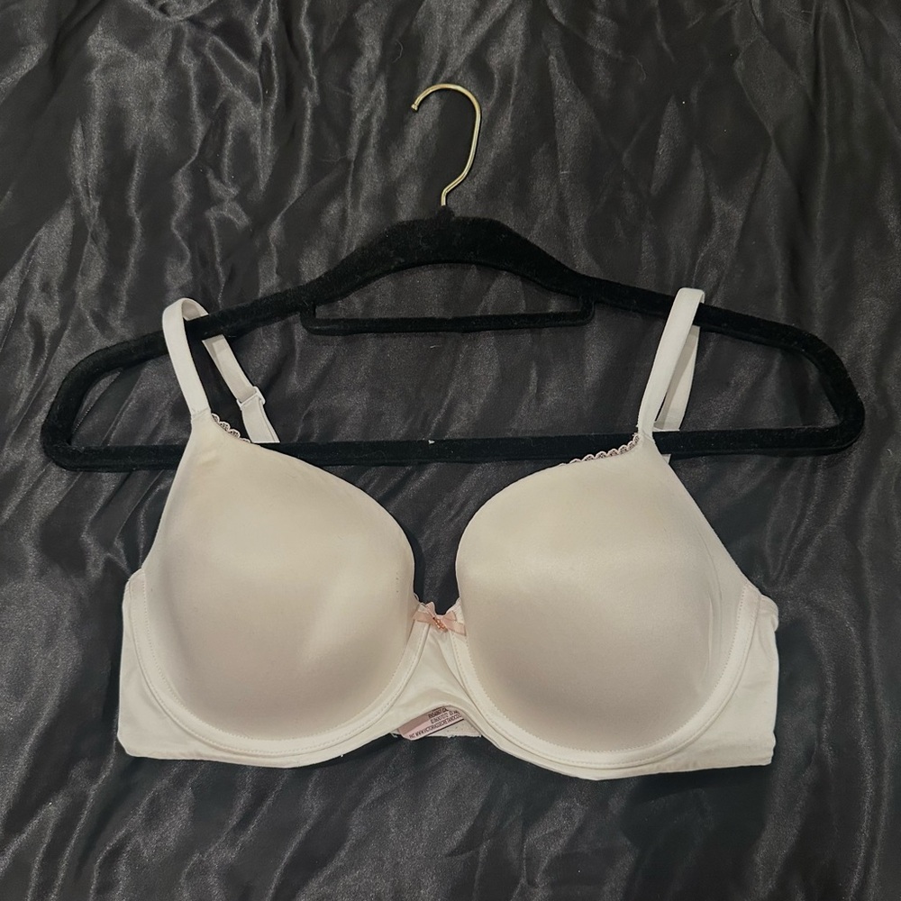 Victoria’s Secret 34DD Body By Victoria White Lightly Lined Smooth Demi Bra